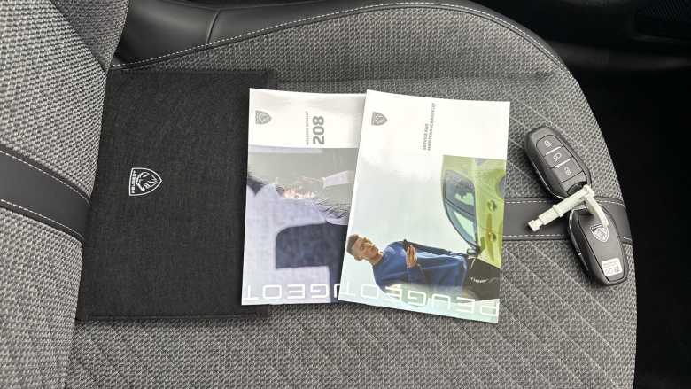 Peugeot 208 1.2 PureTech 100 Allure 5dr Petrol Hatchback